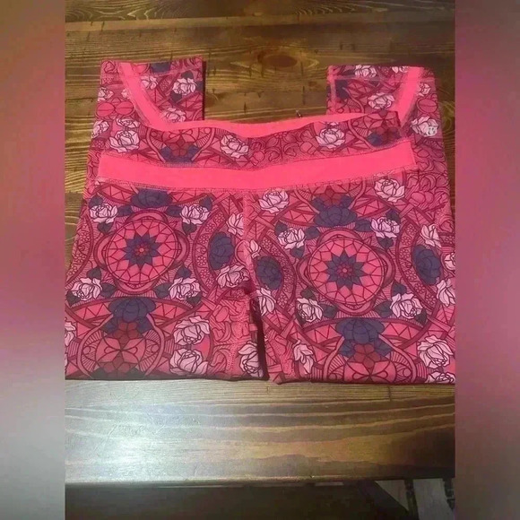Lululemon Crop Women's 6 Run Inspire ll Pink Prisma Multi Guava Lava boom Roses - Picture 5 of 7